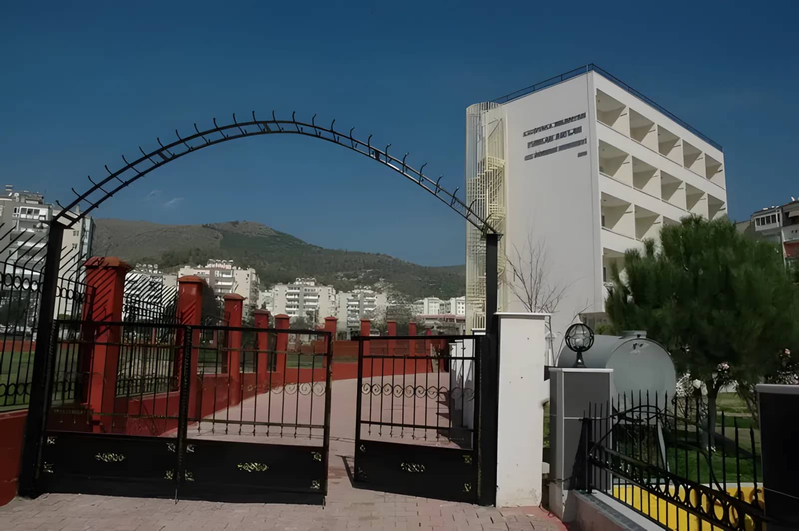 Karşıyaka Belediyesi Türkan Saylan Kız Öğrenci Konuk Evi Görsel 3