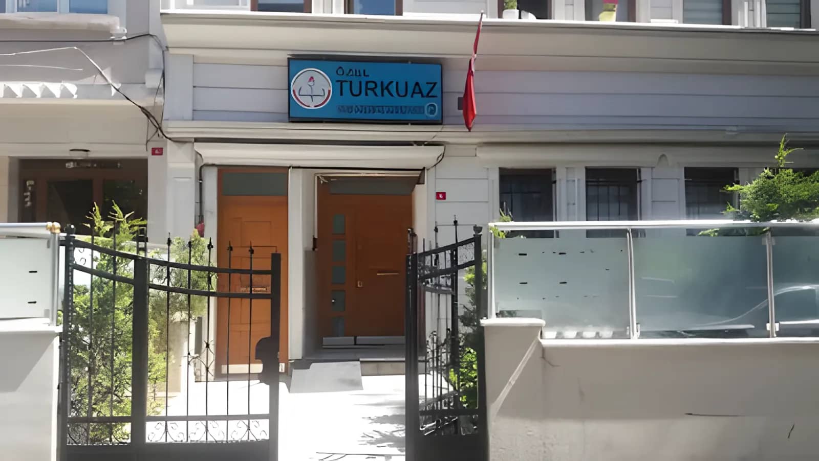 Turkuaz Fatih Kız Öğrenci̇ Yurdu