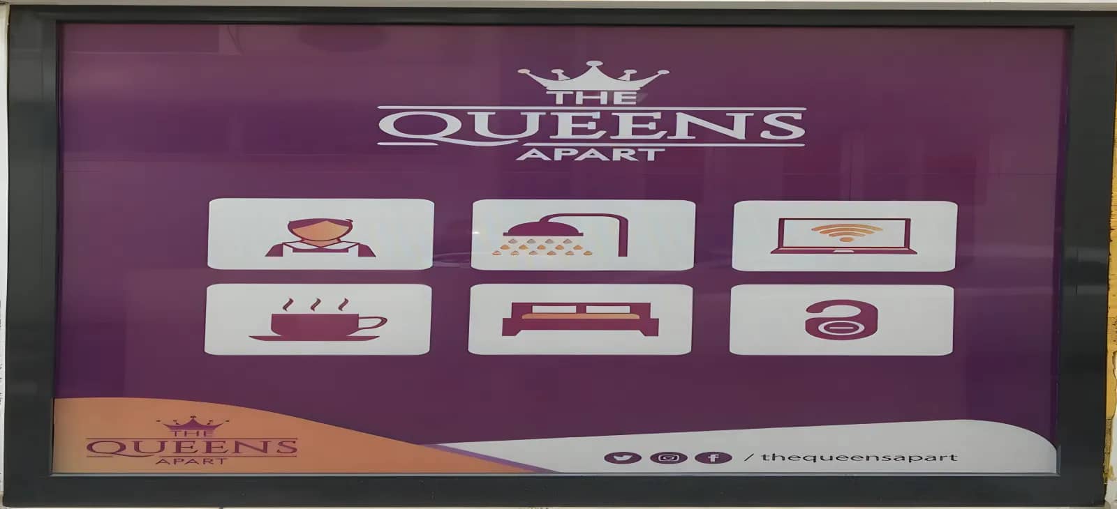 The Queens Kız Öğrenci Apart