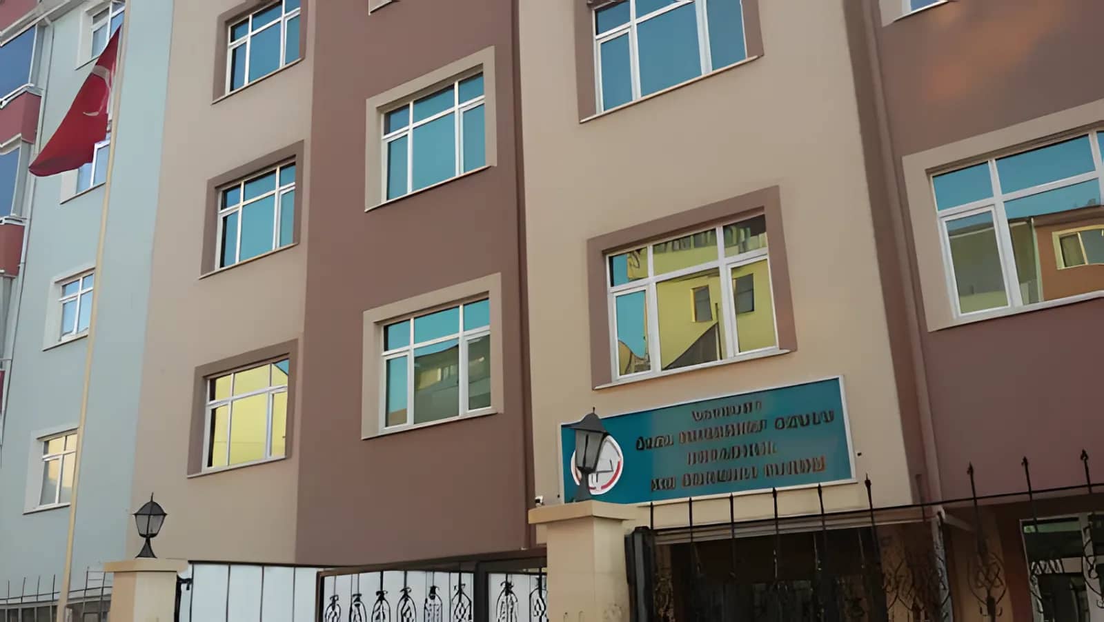 Özel Müşerref Özülü Kız Öğrenci Yurdu