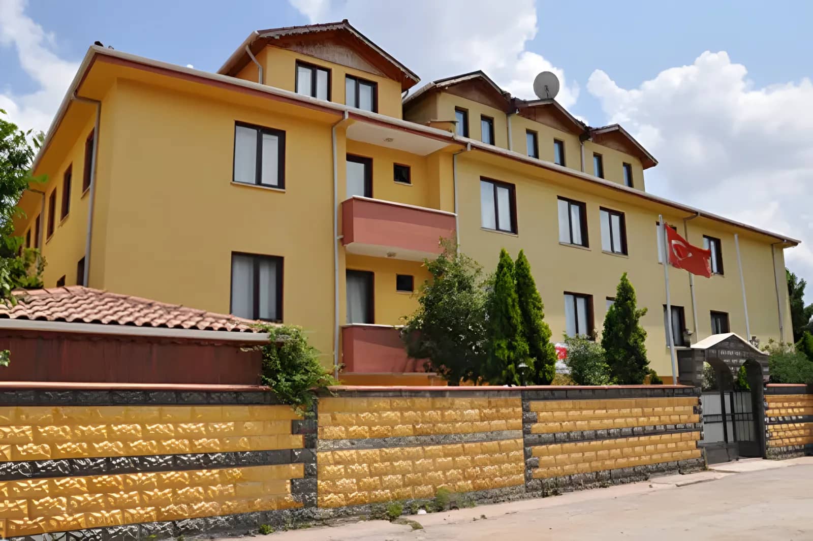 Akça Kız Öğrenci Yurdu