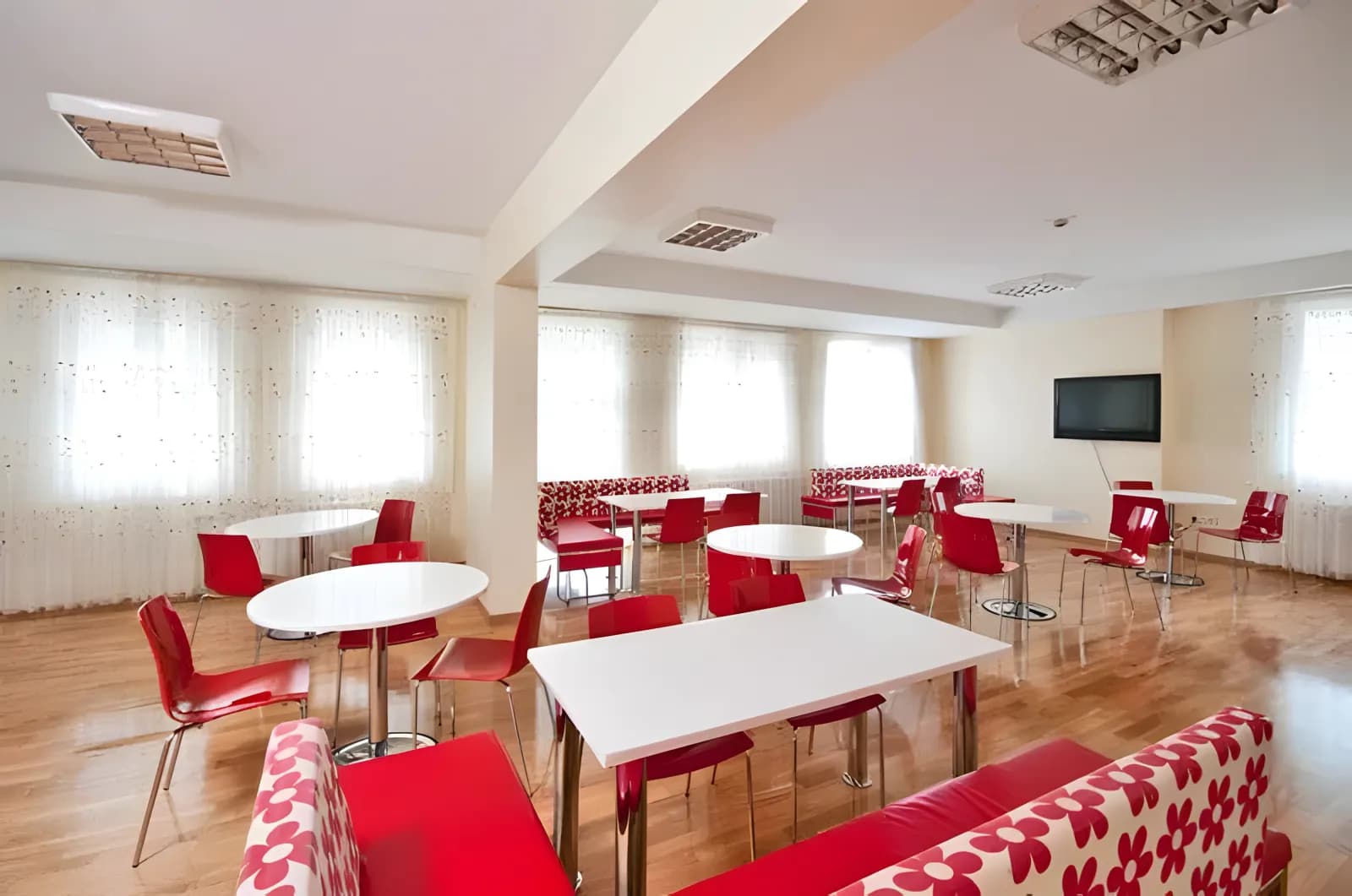 Özel Önder Çengelköy Yükseköğretim İhtisas Kız Öğrenci Yurdu Küçük Resim 3