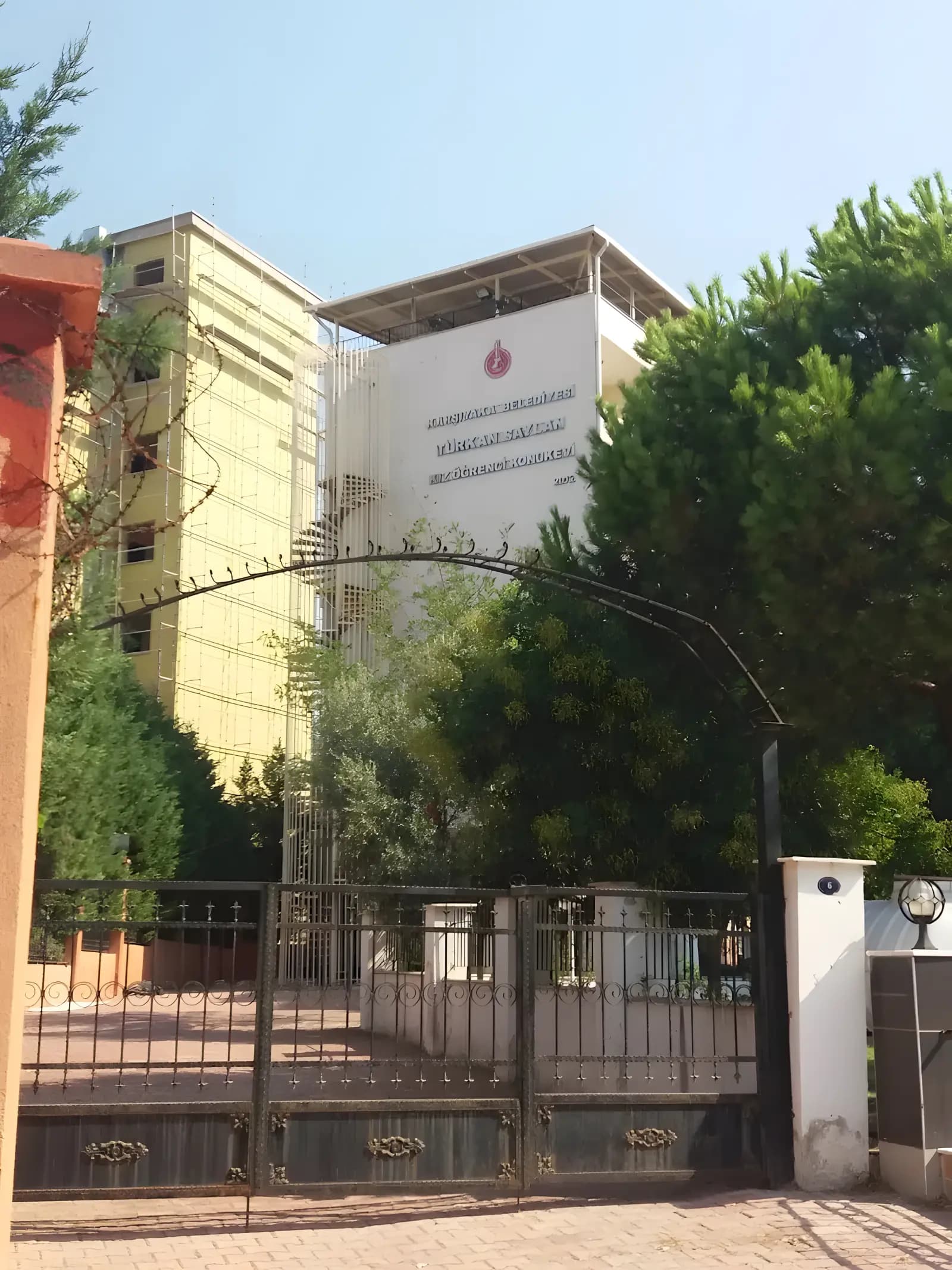 Karşıyaka Belediyesi Türkan Saylan Kız Öğrenci Konuk Evi Küçük Resim 4