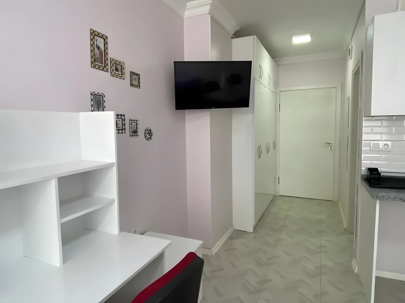 Karen Kız Apartı Küçük Resim 4