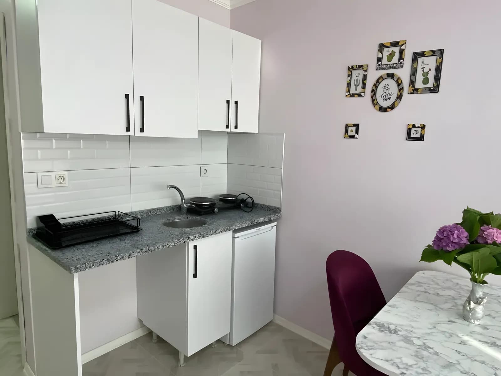 Karen Kız Apartı Küçük Resim 5