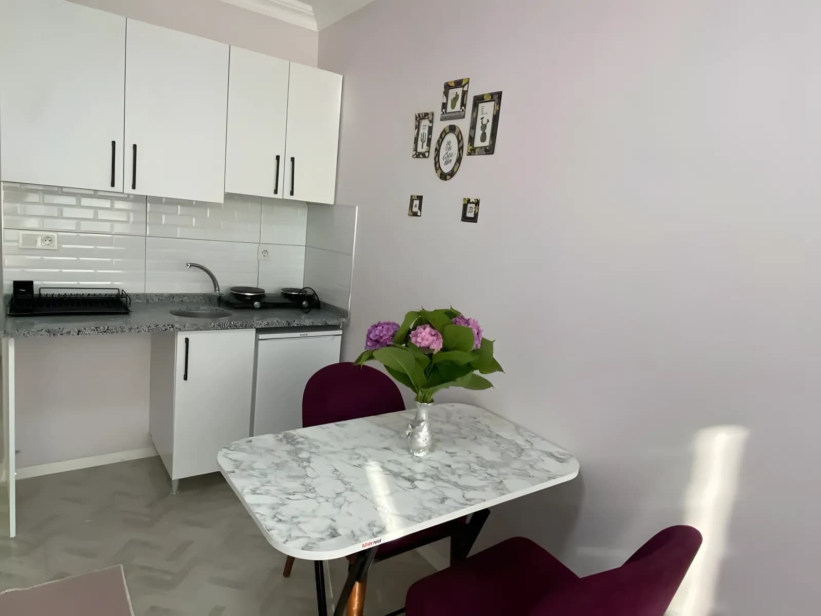 Karen Kız Apartı Küçük Resim 6