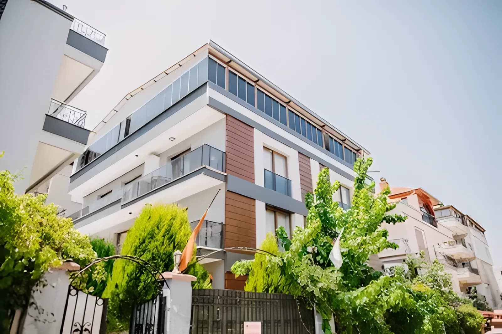 Manisa Ege Kız Yurdu Küçük Resim 1