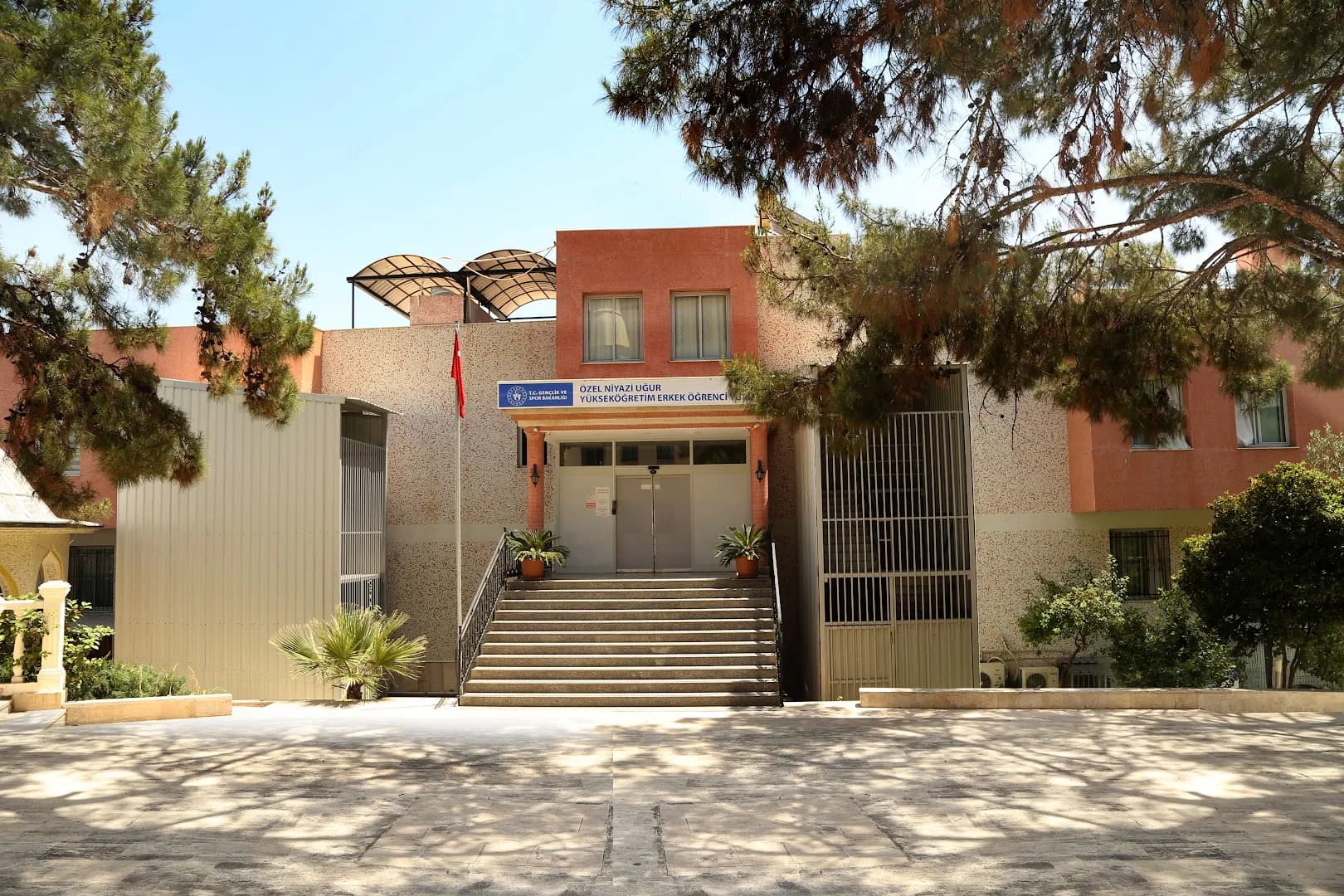 Özel Niyazi Uğur Yükseköğrenim Erkek Öğrenci Yurdu Küçük Resim 4