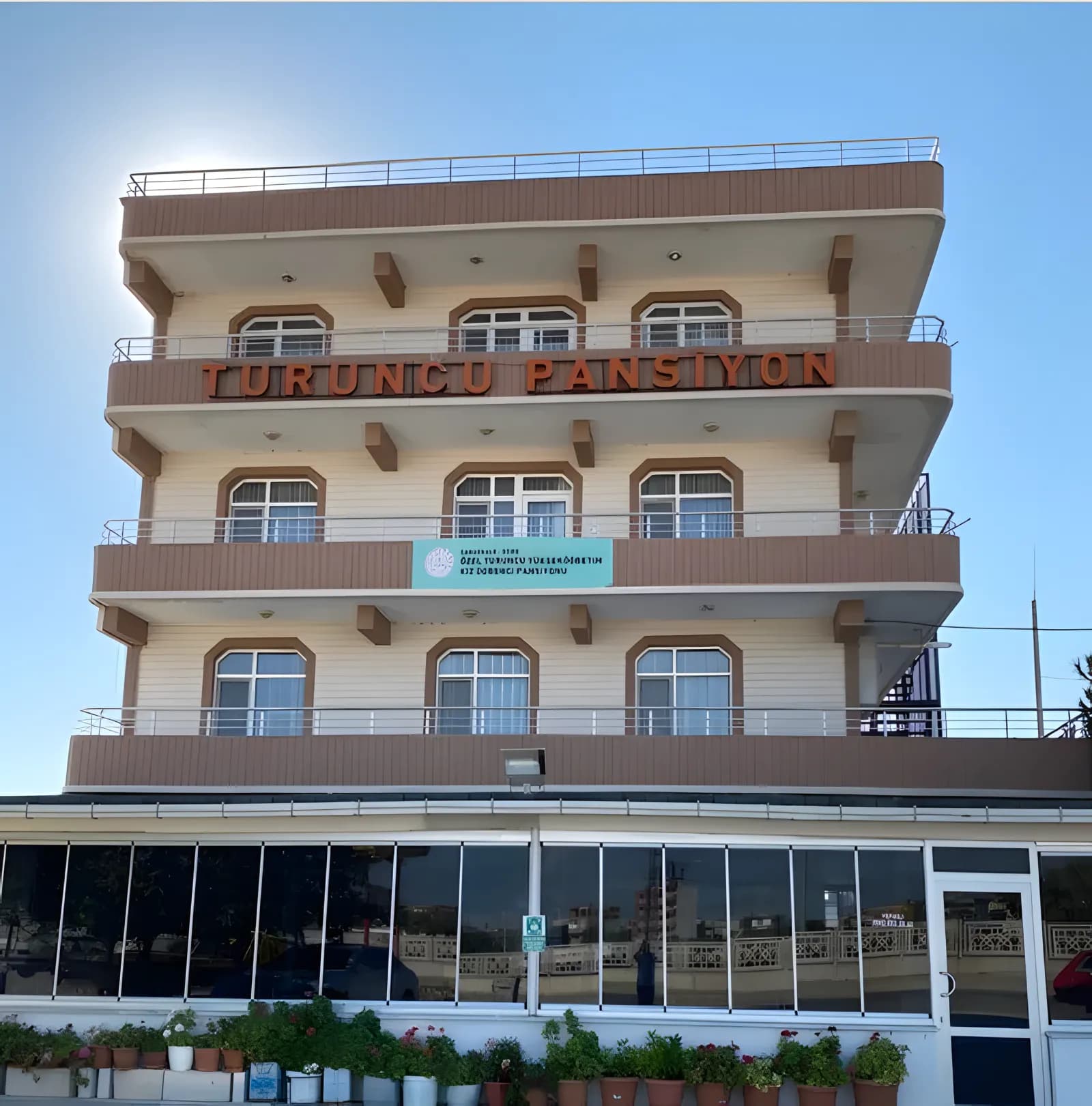 Turuncu Pansiyon Küçük Resim 2