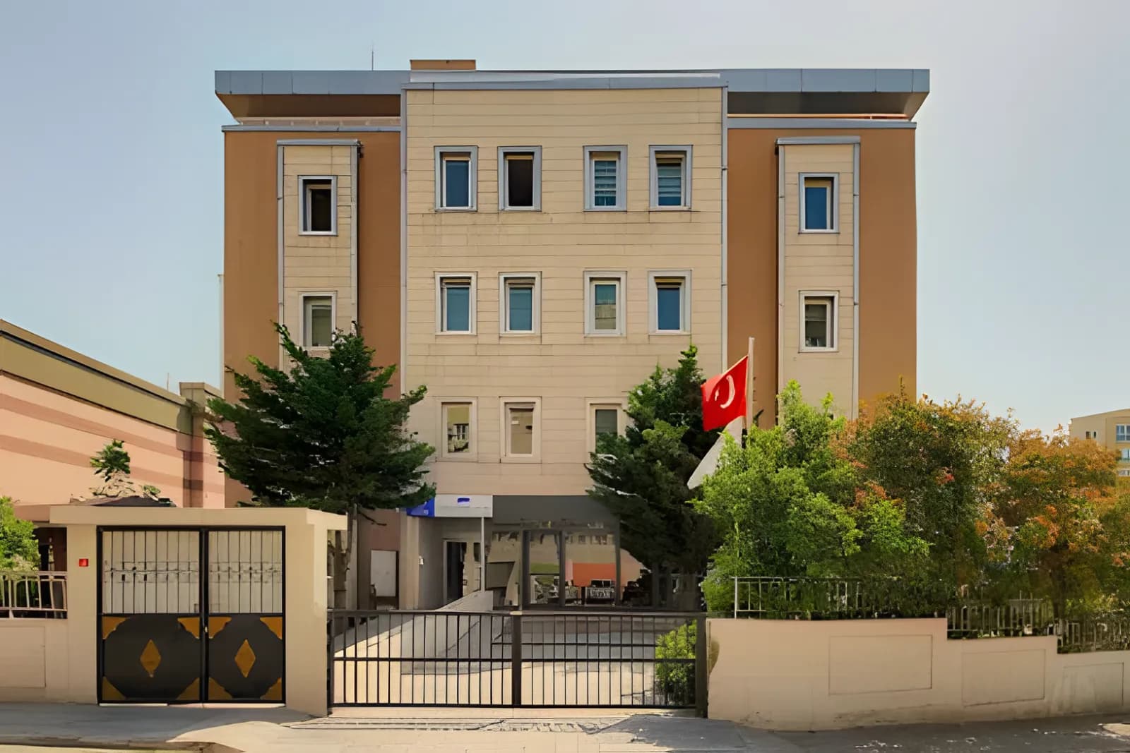 Zeynep Hatun Kız Yurdu Küçük Resim 1