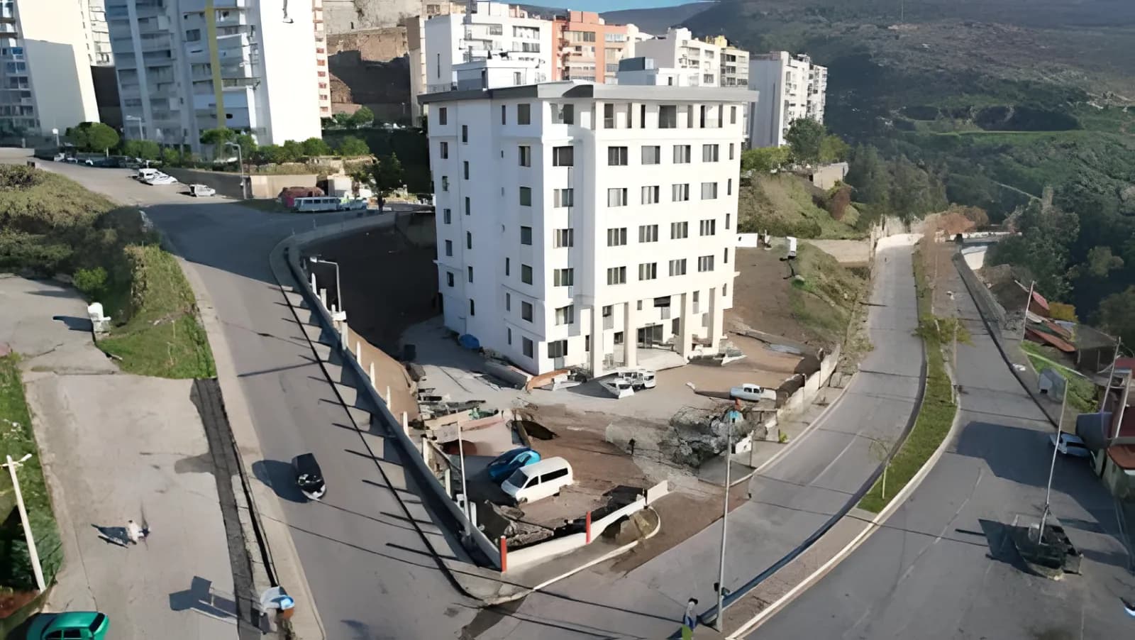 Özel Güzeltepe Yükseköğrenim Erkek Öğrenci Yurdu (Sadabad Külliyesi) Küçük Resim 1