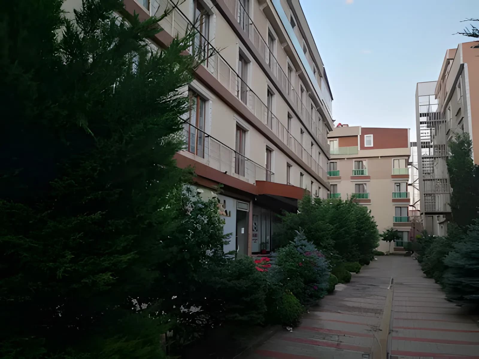 Sembol Kız Pansiyonu Küçük Resim 1