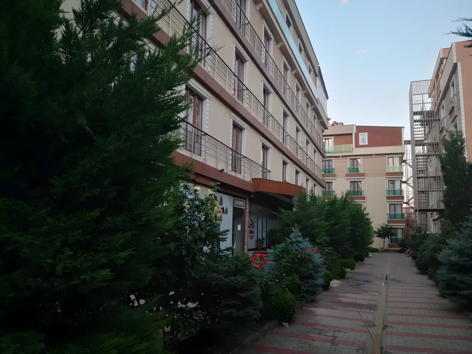 Sembol Kız Pansiyonu Küçük Resim 2