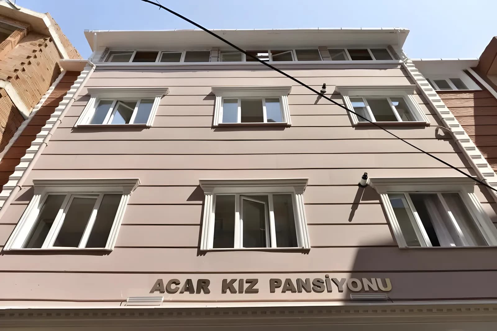 Ada Kız Pansiyonu Küçük Resim 2