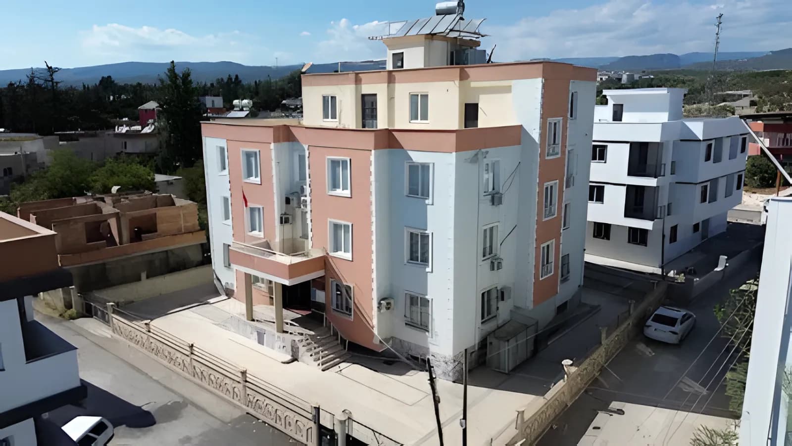 Özel Yenisaray Yükseköğrenim Erkek Öğrenci Yurdu Küçük Resim 1