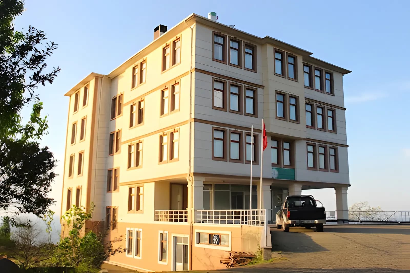 Özel Çayeli Yükseköğrenim Erkek Öğrenci Yurdu Küçük Resim 1