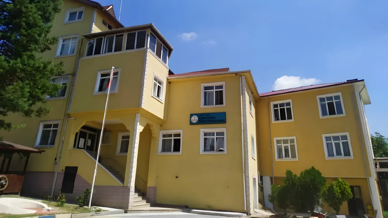 Düzköy Yüksek Öğrenim Erkek Öğrenci Yurdu Küçük Resim 2