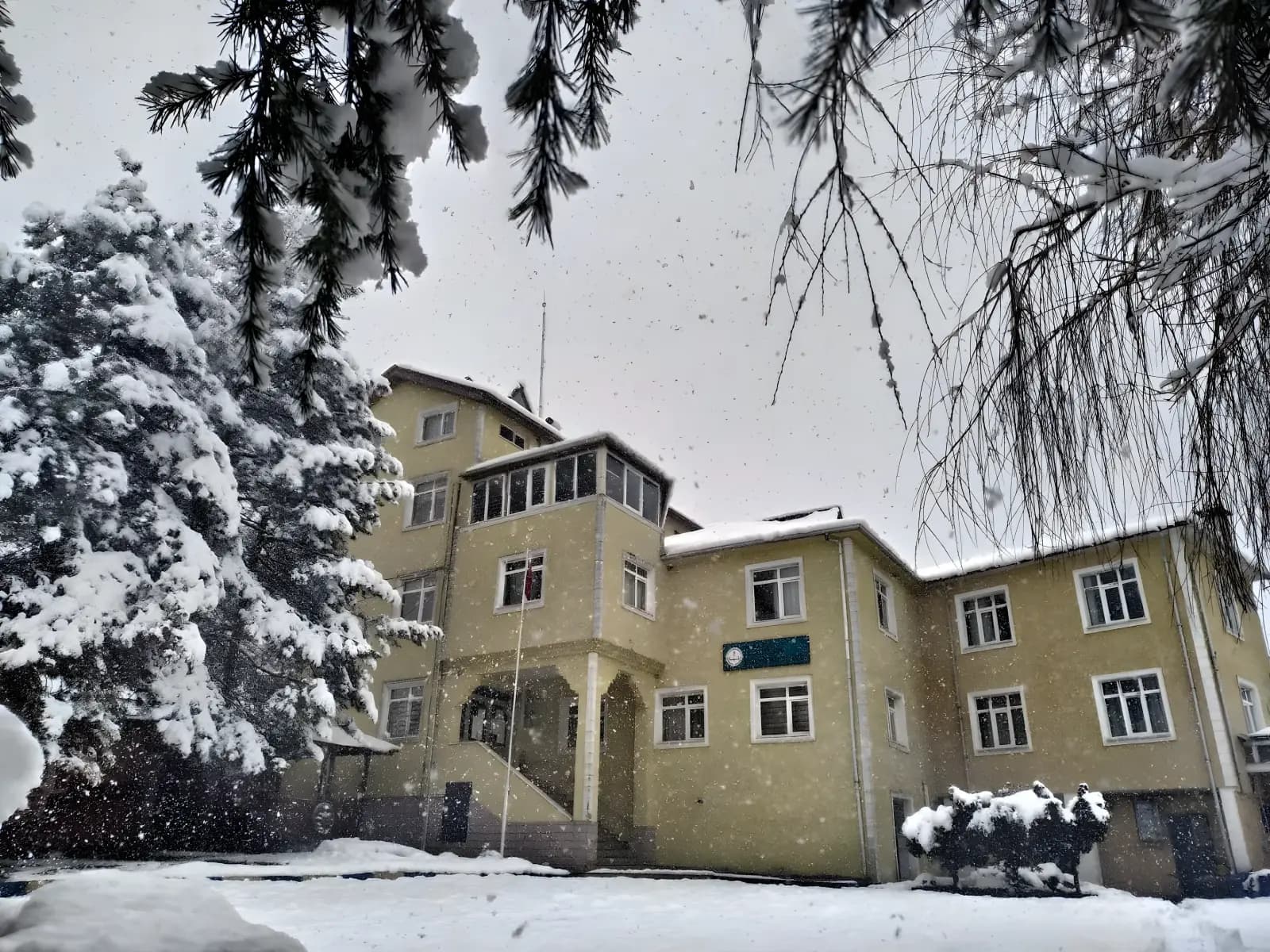 Düzköy Yüksek Öğrenim Erkek Öğrenci Yurdu Küçük Resim 4