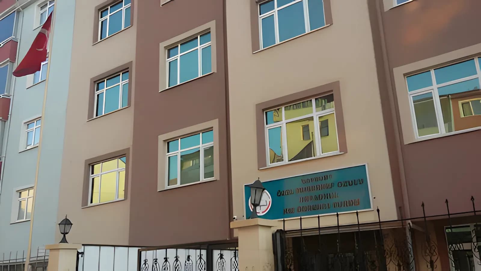 Özel Müşerref Özülü Kız Öğrenci Yurdu Küçük Resim 1