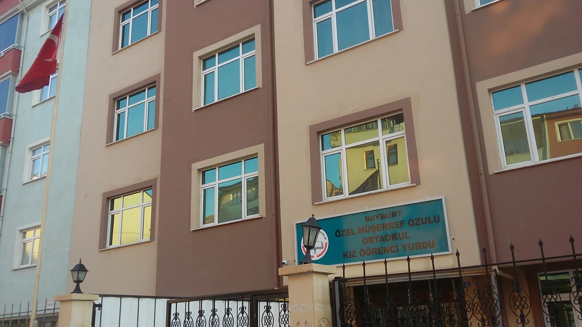 Özel Müşerref Özülü Kız Öğrenci Yurdu Küçük Resim 2