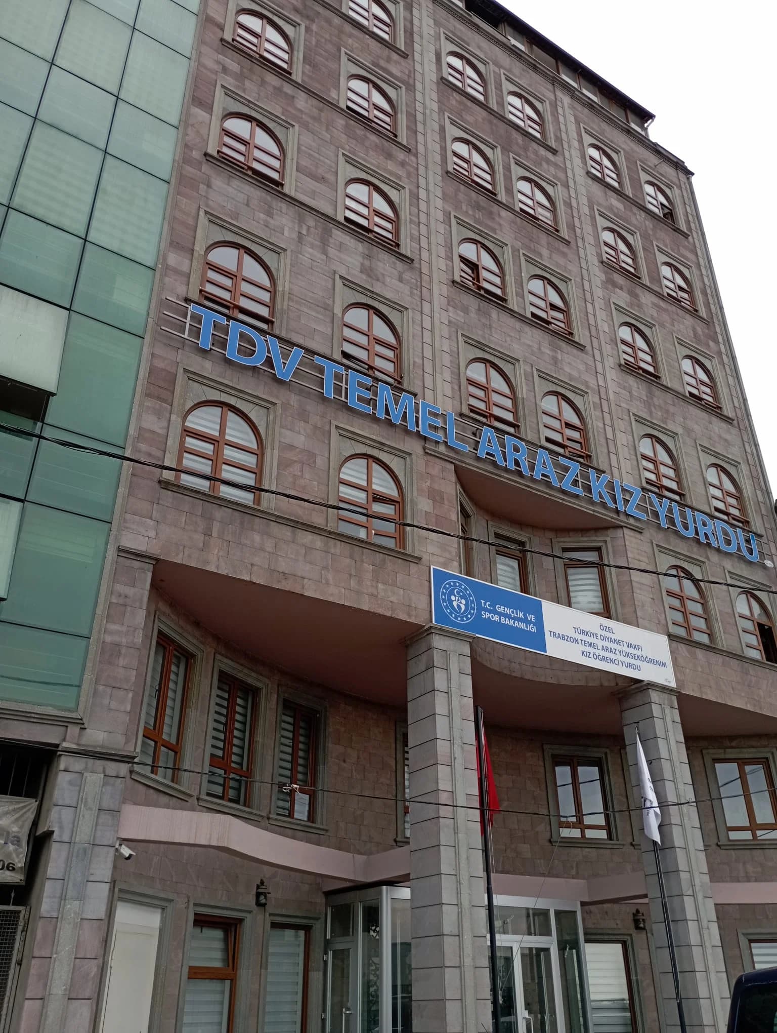 Türkiye Diyanet Vakfı Trabzon Temel Araz Yükseköğrenim Kız Öğrenci Yurdu Küçük Resim 1