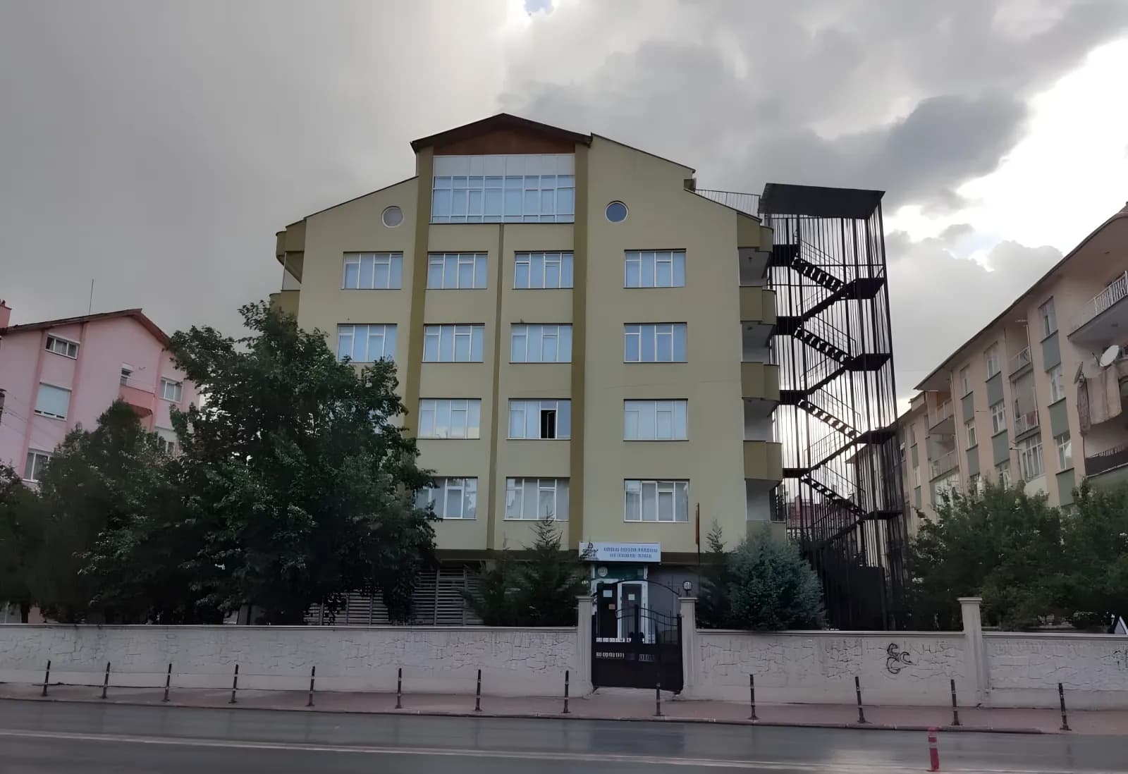 Özel Ensar Vakfı Konya Ali Osman Koçkuzu Yükseköğrenim Kız Öğrenci Yurdu Küçük Resim 1