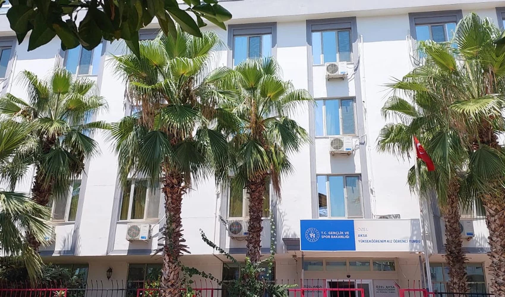 Özel İnsan Vakfı Aksa Yükseköğretim Kız Öğrenci Yurdu Küçük Resim 1
