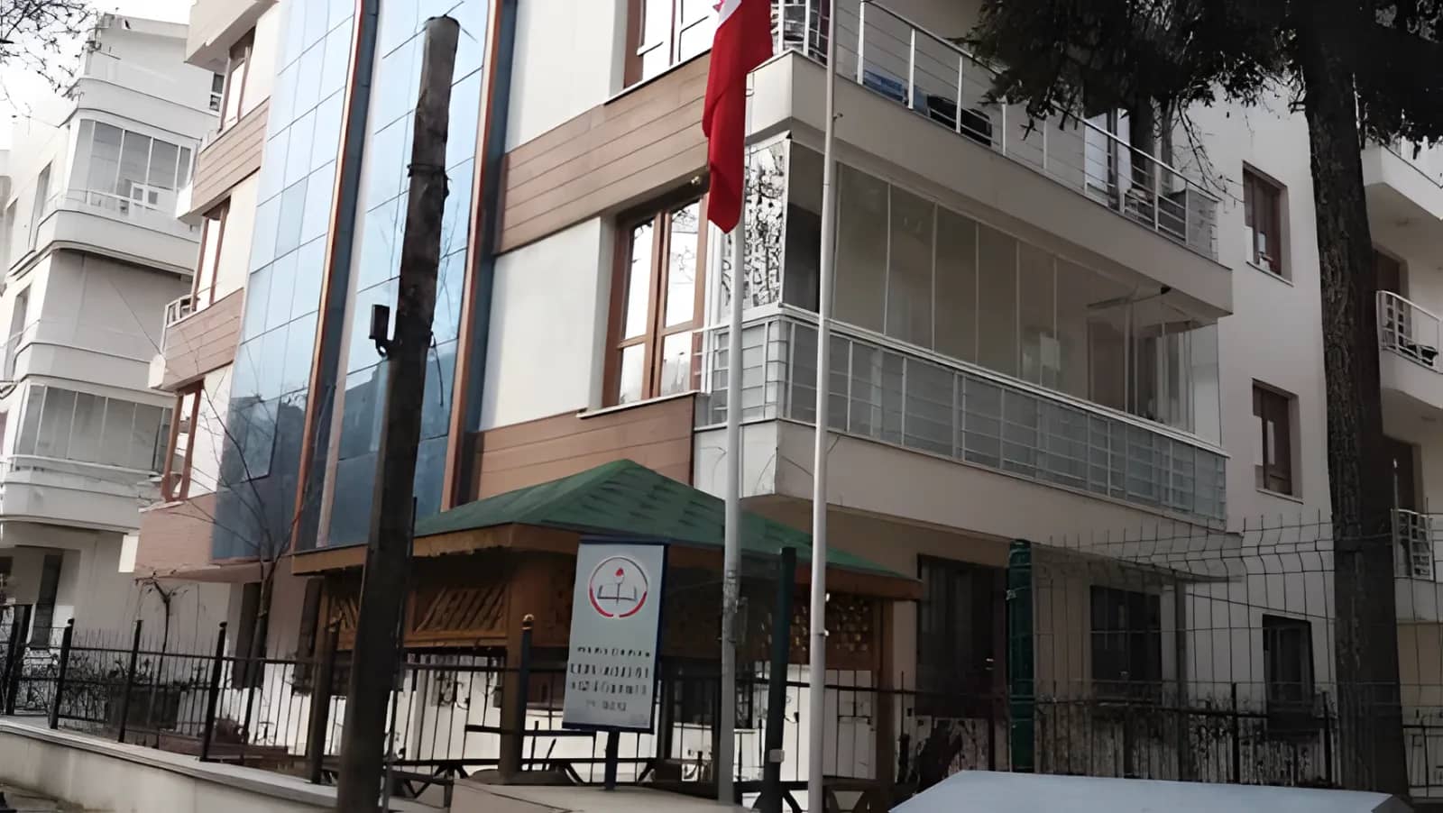 Adalet Kız Öğrenci Apartı - Ana Görsel
