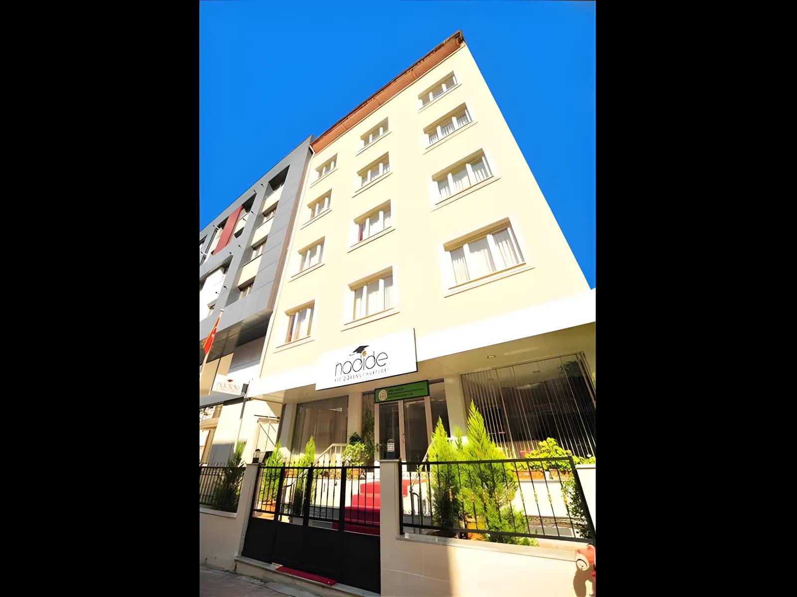 Nadide Özel Kız Öğrenci Yurdu