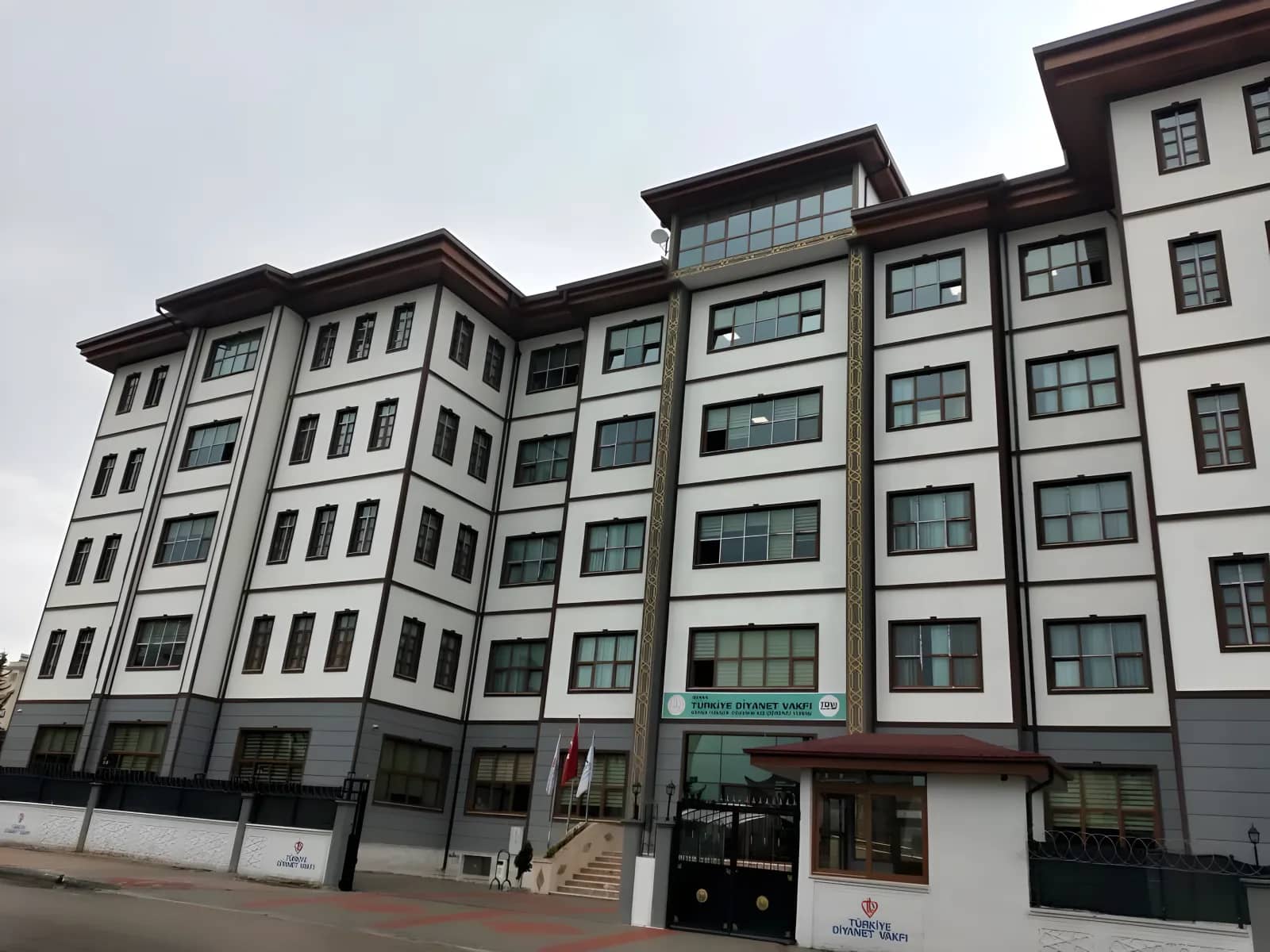 Türkiye Diyanet Vakfı Adana Yükseköğrenim Kız Öğrenci Yurdu Görsel 2