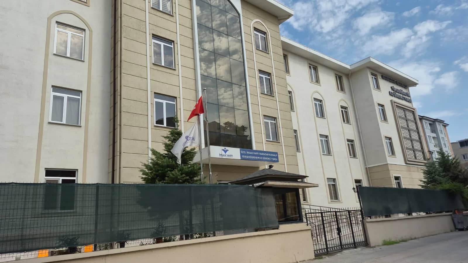 Özel İnsan Vakfı Ramazan Karaalp Yükseköğretim Kız Öğrenci Yurdu